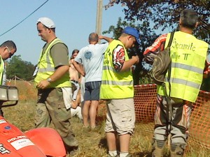 mise en poste équipe sécurite du rallye point public entre les postes 9 et 10 ES sallespisse