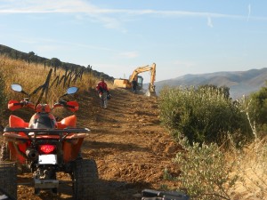 un chantier sur une piste, Laurent demandera la permission de passer