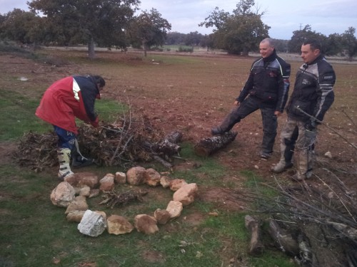 corvée de bois pour le groupe