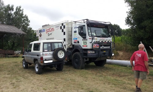 le camion d'assistance du Dakar sera posté à Orthez , Loubieng et Lanneplaa