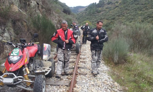 une ancienne voie de chemin de fer désaffectée que nous empruntons sur 2 kms