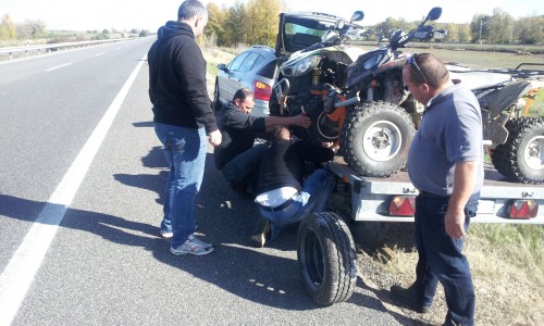 la seule crevaison de la semaine sera une de nos trois remorques et sur l'autoroute en Espagne !