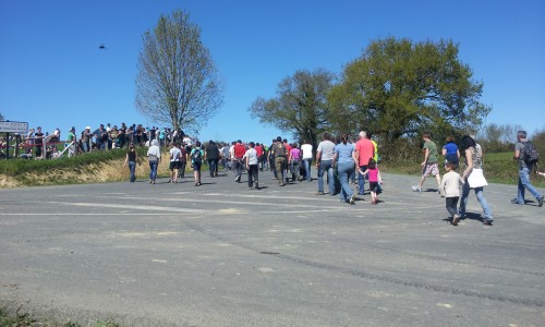 en toute securite le public se met en place sous les ordres du commissaire