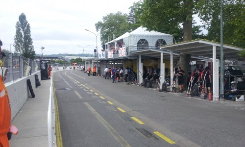 juste avant un départ, personnes n'est admis au bord de la piste